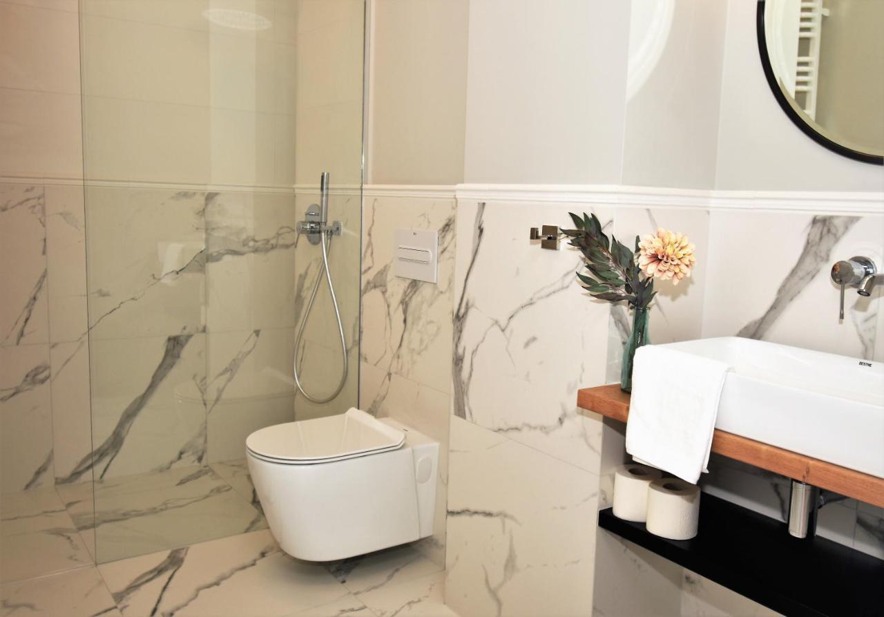 גדנסק Patio Riverfront Aparthotel מראה חיצוני תמונה